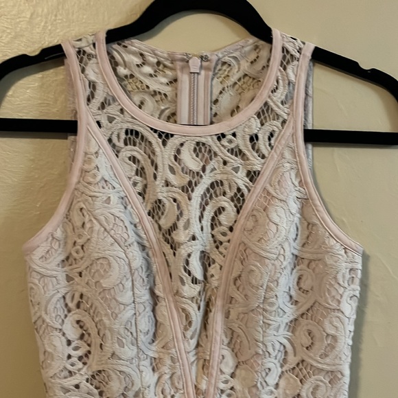 BCBGMAXAZRIA Lavender Sleeveless Lace Asymmetrical Layered Mini Dress 0 - Picture 2 of 16